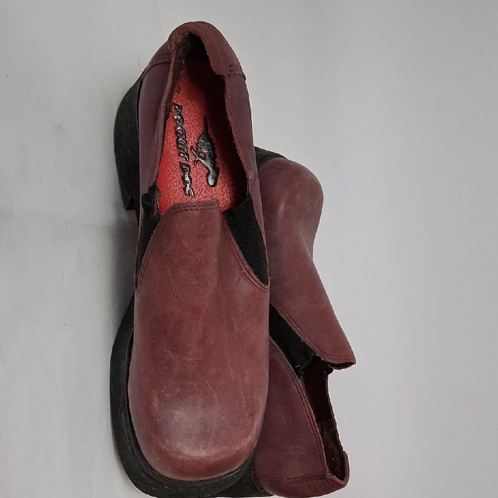 Women's Burgundy Platform Slip-On Shoes - Picture 2 of 3